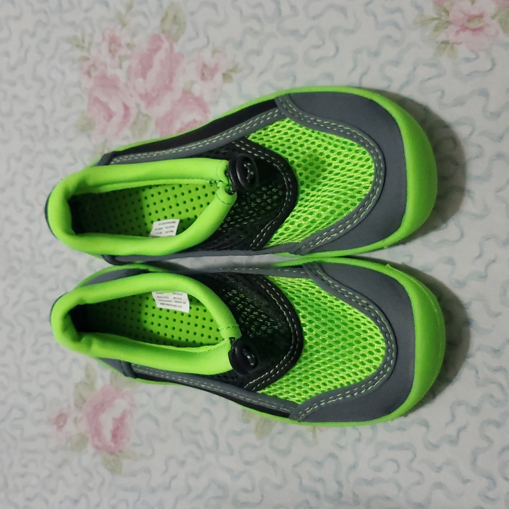 NWOT WONDER NATION WATER SWIM SHOES